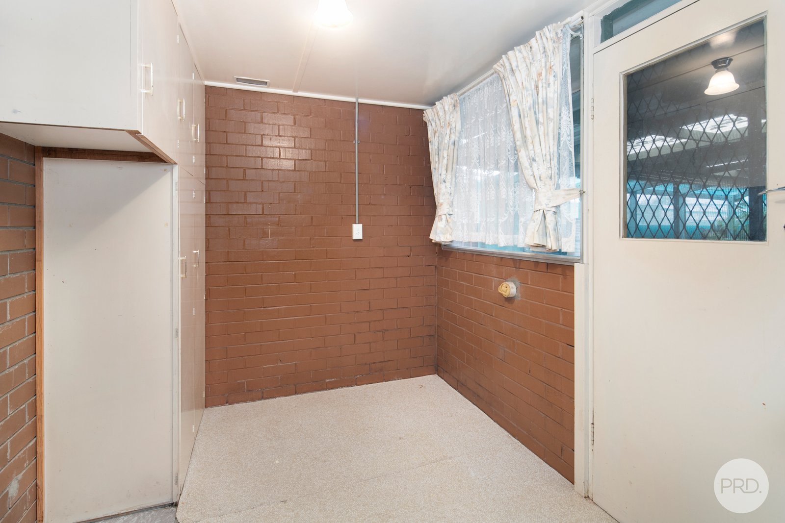 55 Whitelaw Avenue DELACOMBE 9