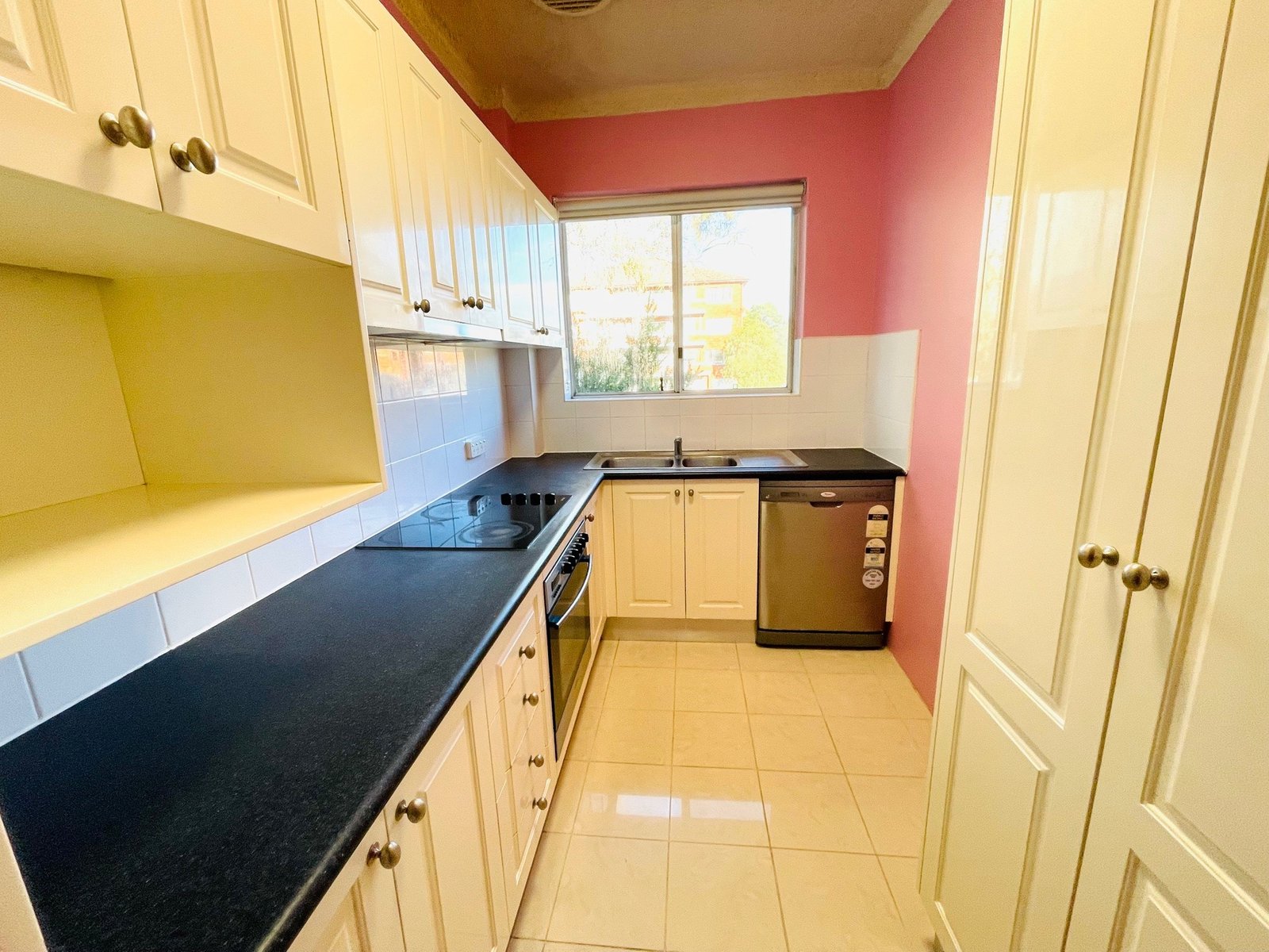 5/50-52 Queen Victoria Street KOGARAH 2