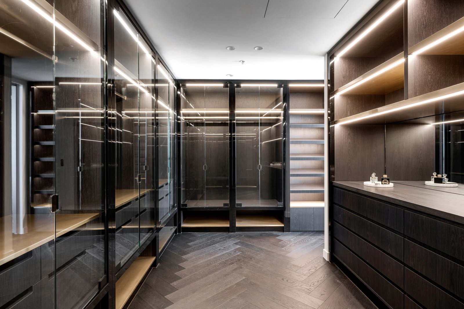 5501/63 Latrobe Street MELBOURNE 7