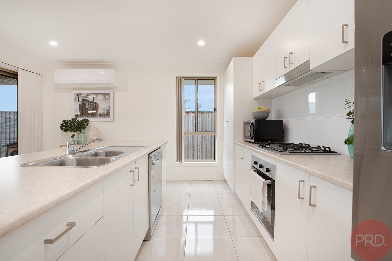552 Oakhampton Road ABERGLASSLYN 6