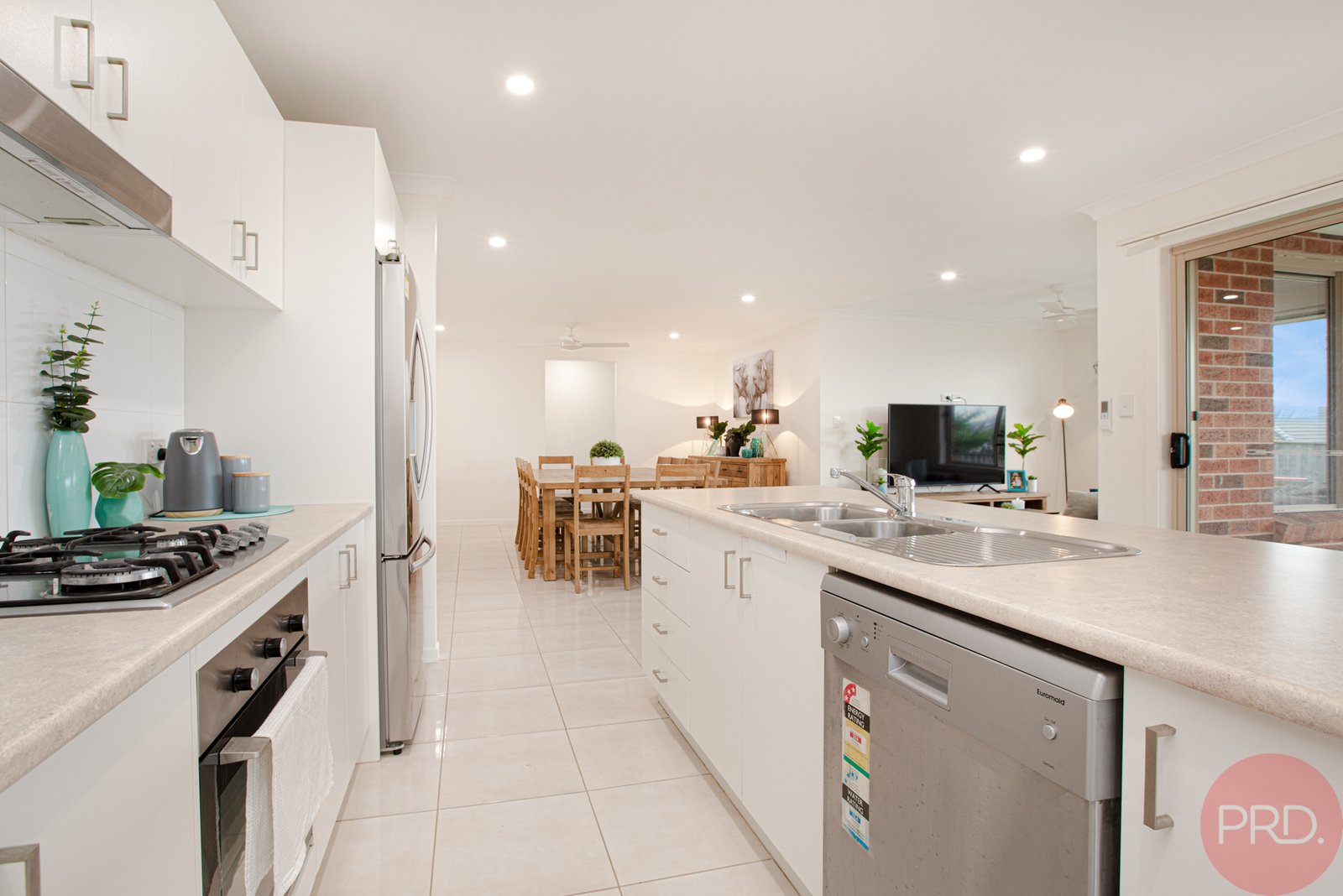 552 Oakhampton Road ABERGLASSLYN 8