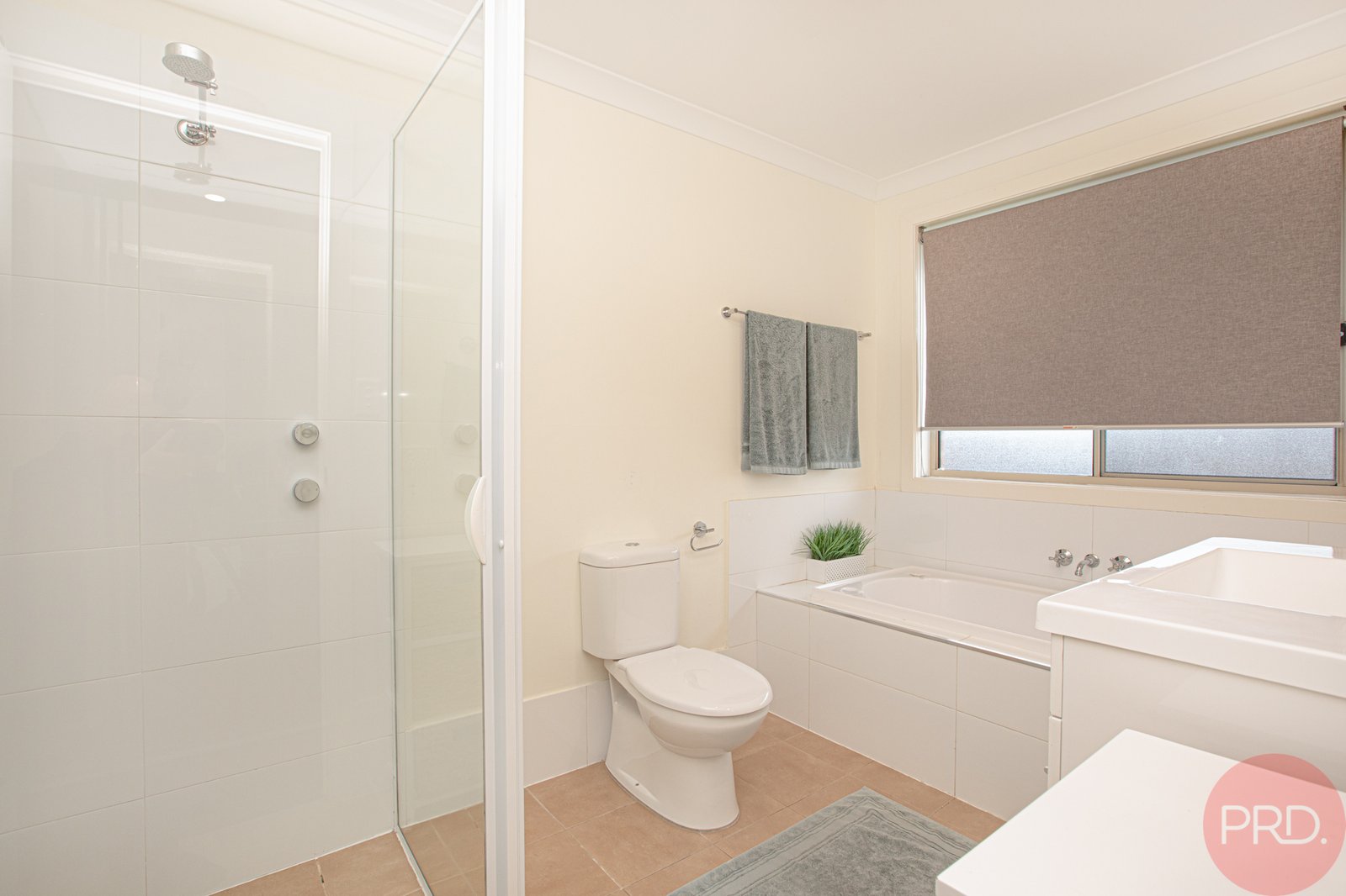 552 Oakhampton Road ABERGLASSLYN 17