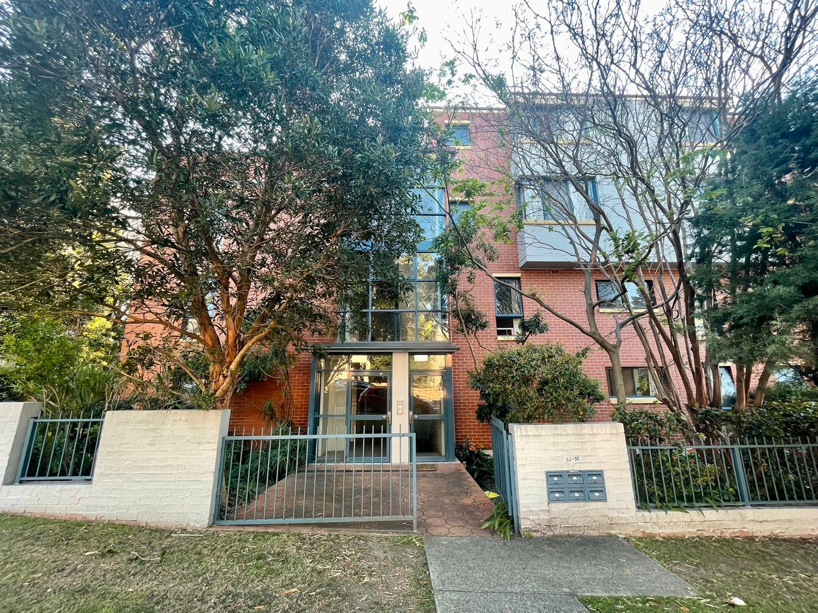 5/52 Woniora Road HURSTVILLE 1