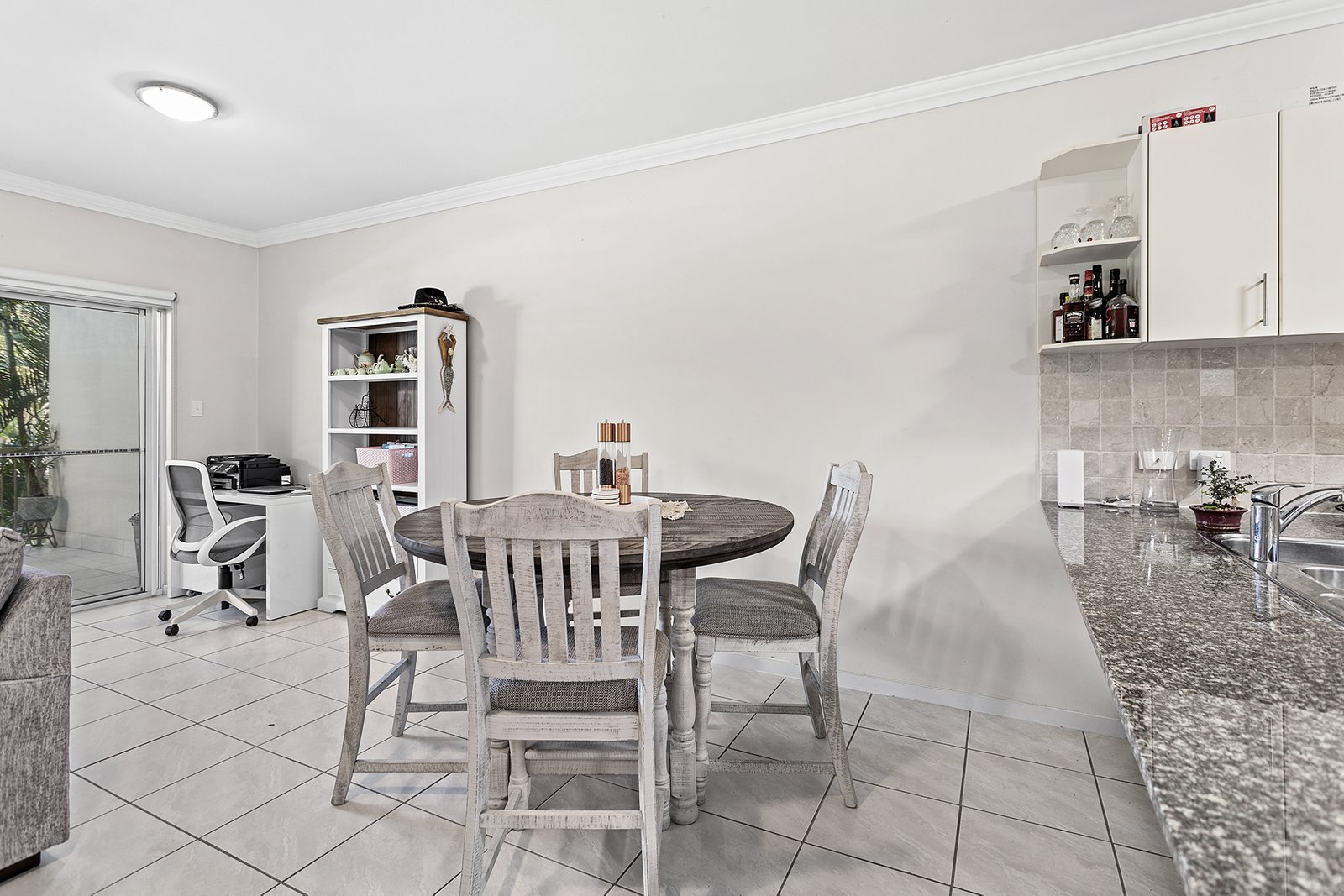 55/21 Shute Harbour Road CANNONVALE 4