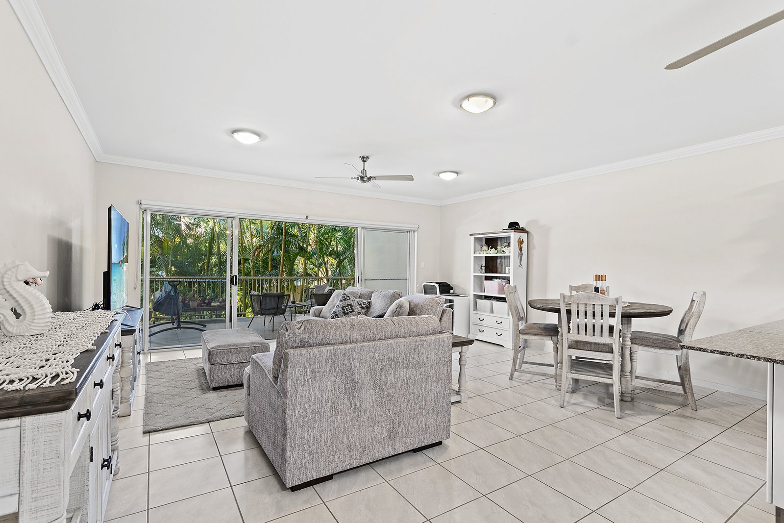 55/21 Shute Harbour Road CANNONVALE 6