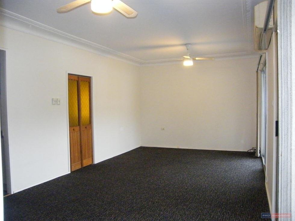 552B Henry Lawson Drive EAST HILLS 4