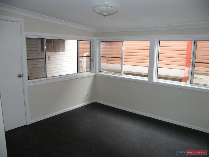 552B Henry Lawson Drive EAST HILLS 5