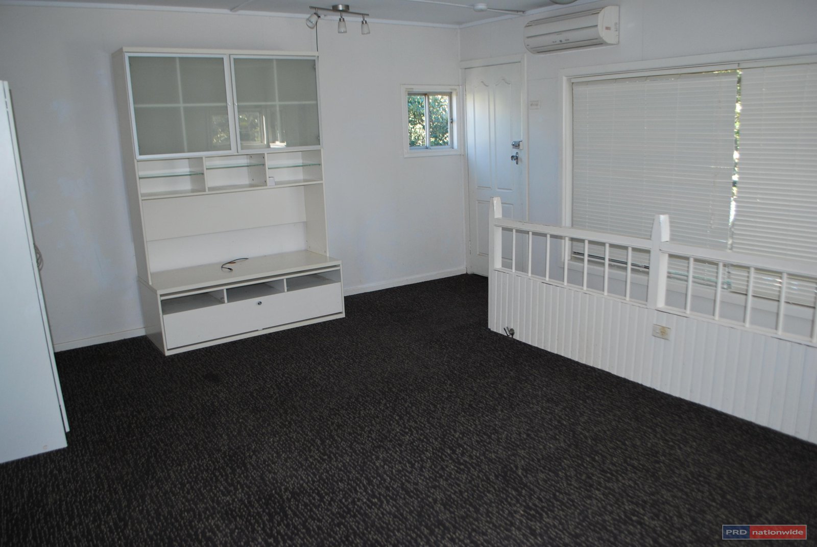 552C Henry Lawson Drive EAST HILLS 5