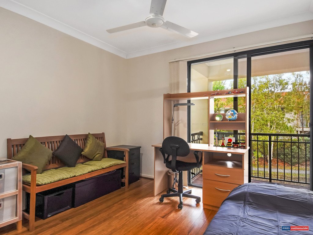 55/302 Christine Avenue VARSITY LAKES 3