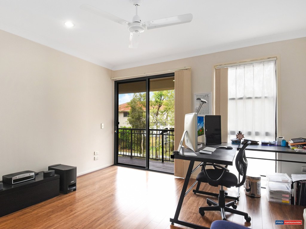 55/302 Christine Avenue VARSITY LAKES 4