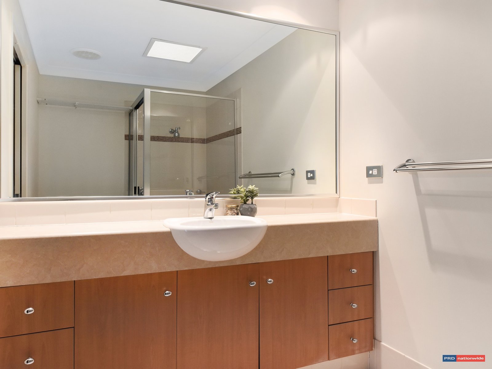 55/302 Christine Avenue VARSITY LAKES 6