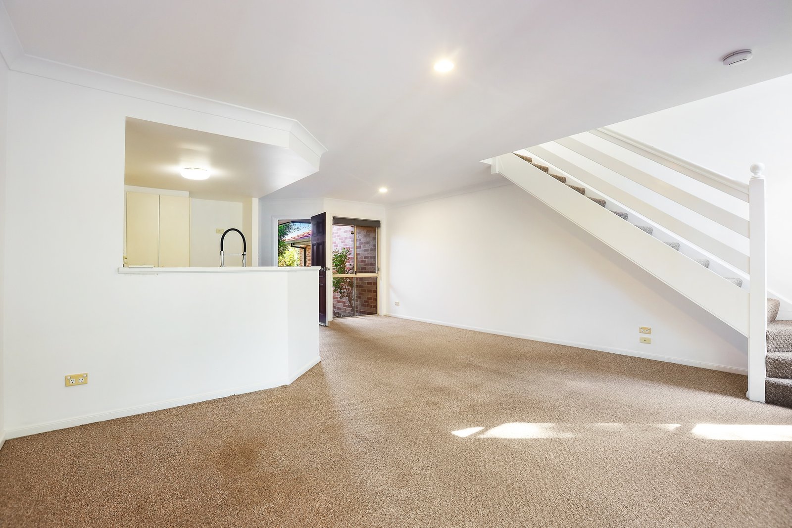 55/75 Brown Street LABRADOR 3