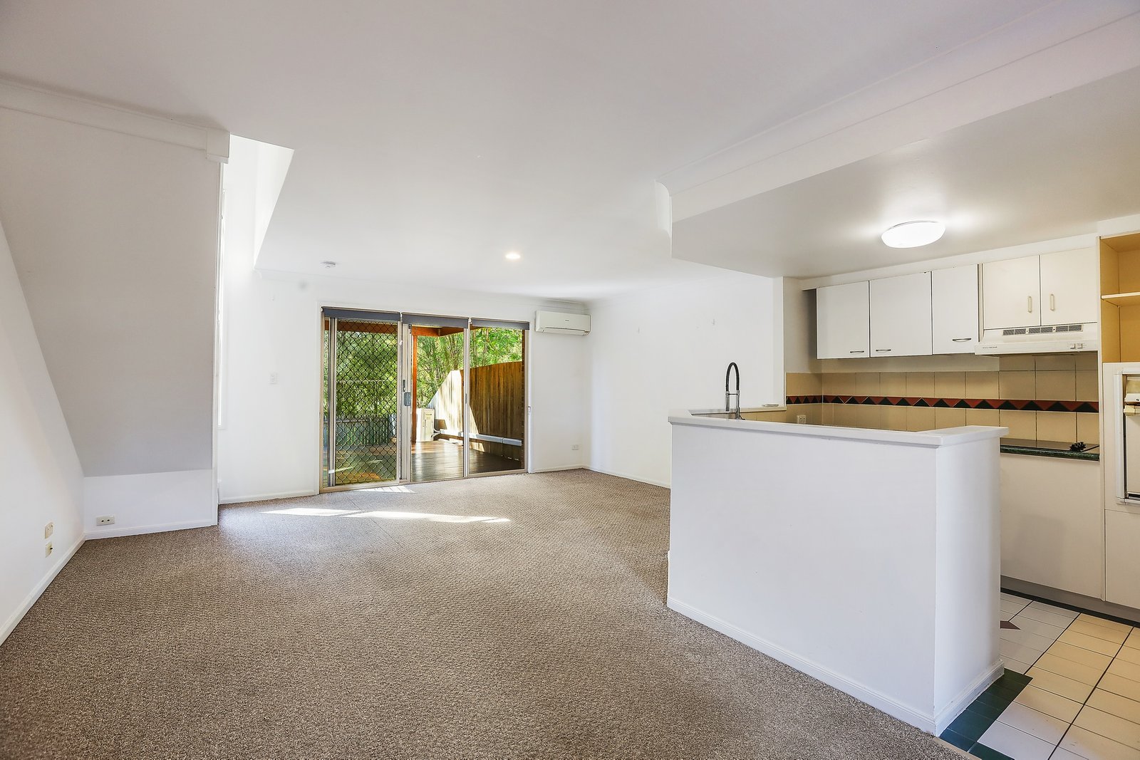 55/75 Brown Street LABRADOR 5