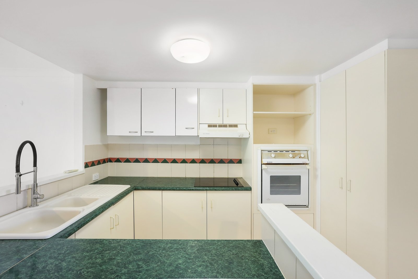 55/75 Brown Street LABRADOR 6