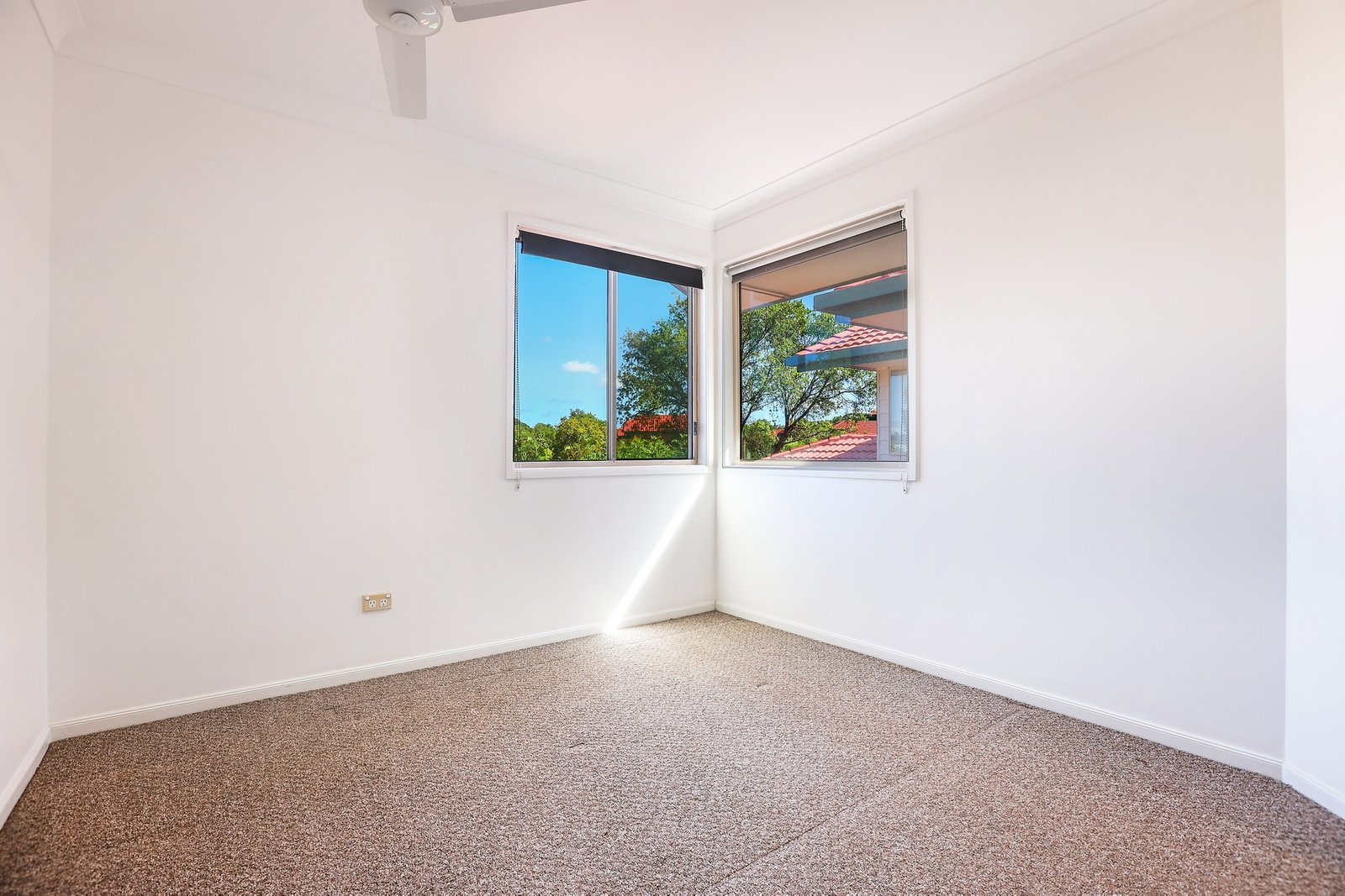 55/75 Brown Street LABRADOR 9