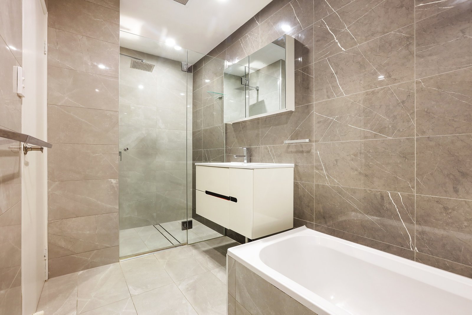 55/75 Brown Street LABRADOR 10