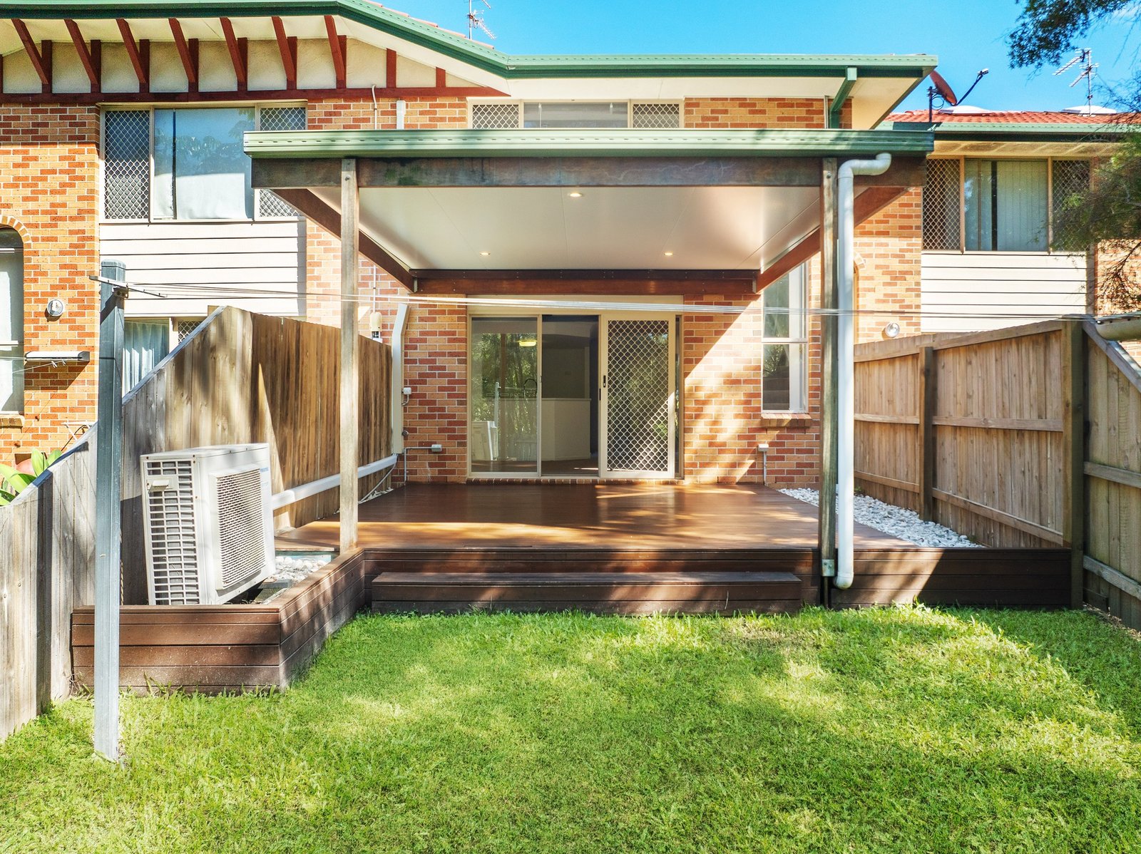 55/75 Brown Street LABRADOR 12