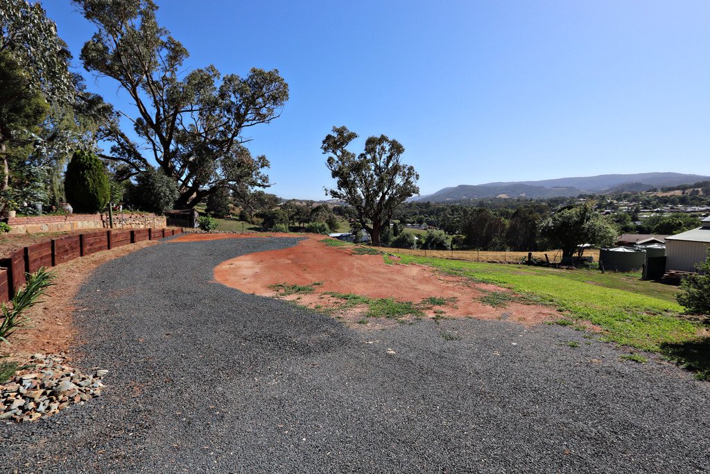 56 Albury Street TUMBARUMBA 1