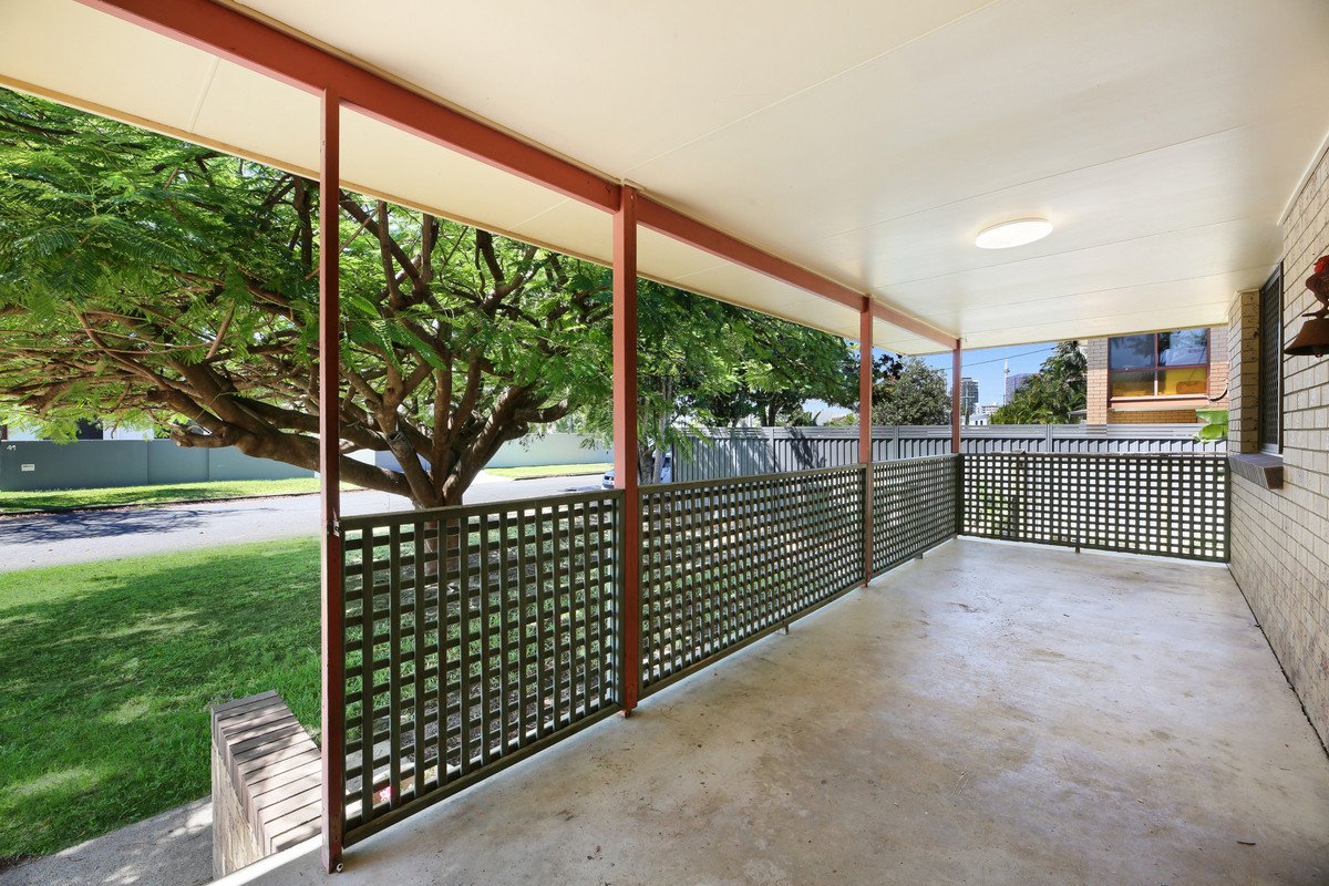56 Banksia Broadway  Burleigh Waters 23