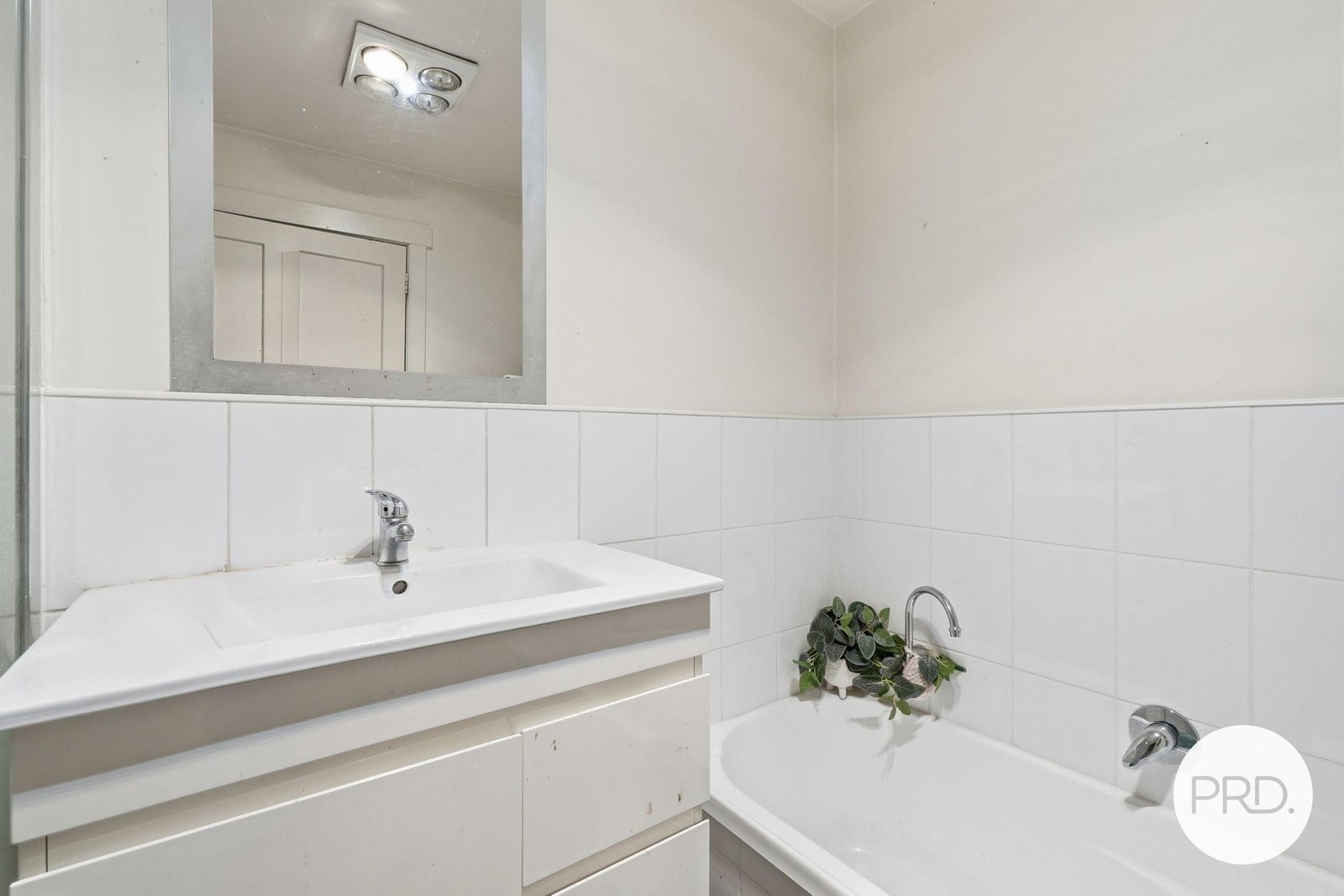 56 Clarence Street BELLERIVE 9