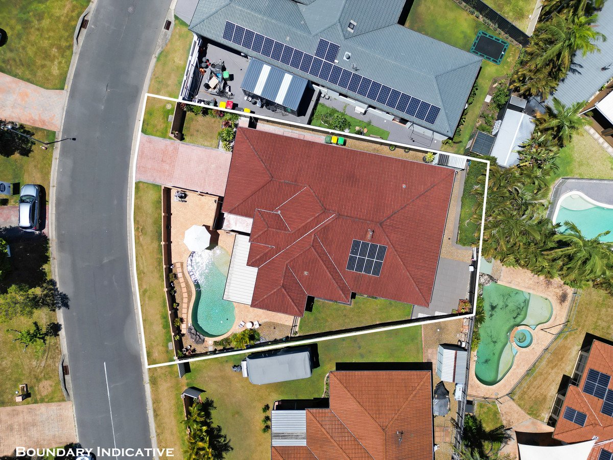 56 Coronet Crescent BURLEIGH WATERS 3