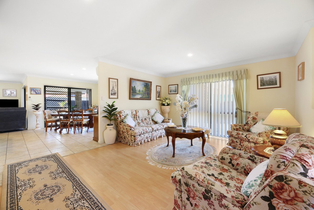 56 Coronet Crescent BURLEIGH WATERS 7