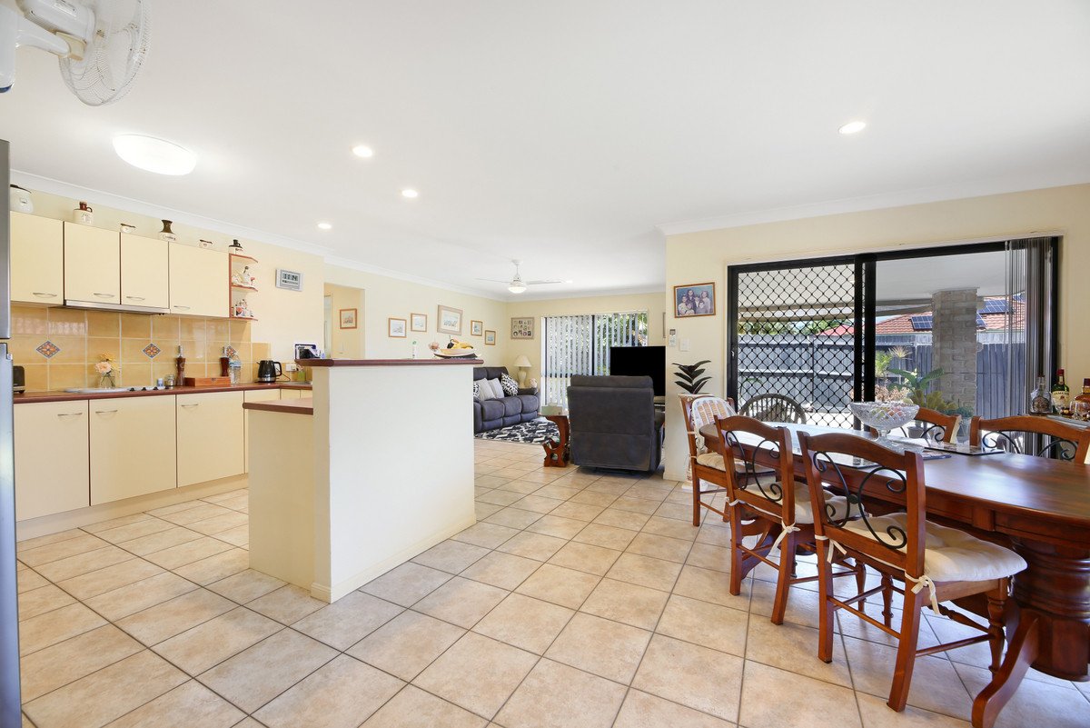 56 Coronet Crescent BURLEIGH WATERS 9