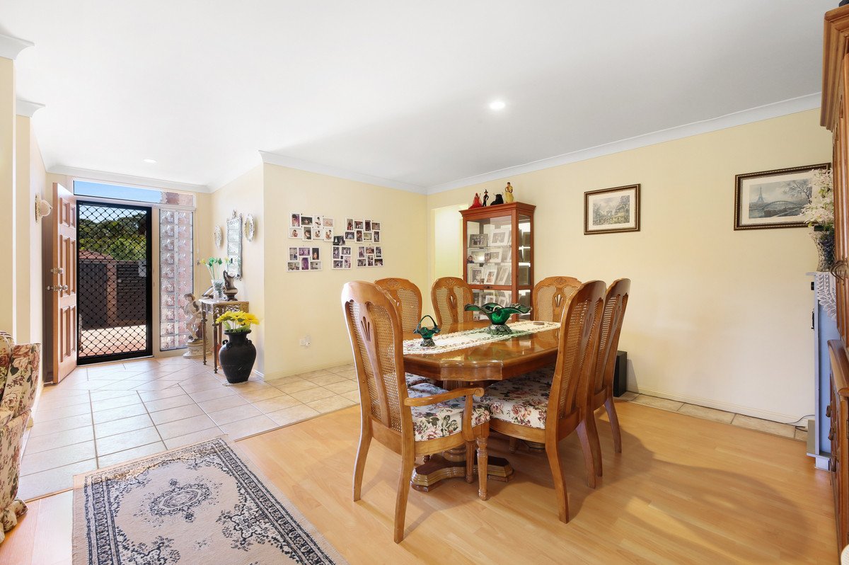 56 Coronet Crescent BURLEIGH WATERS 11