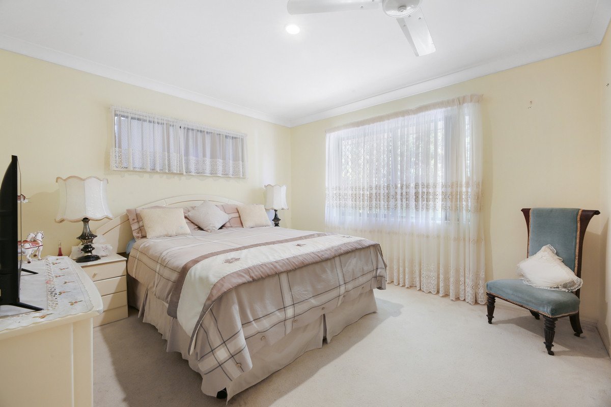 56 Coronet Crescent BURLEIGH WATERS 13