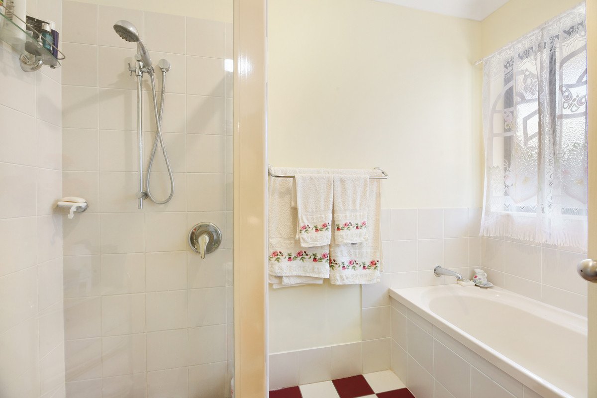 56 Coronet Crescent BURLEIGH WATERS 18