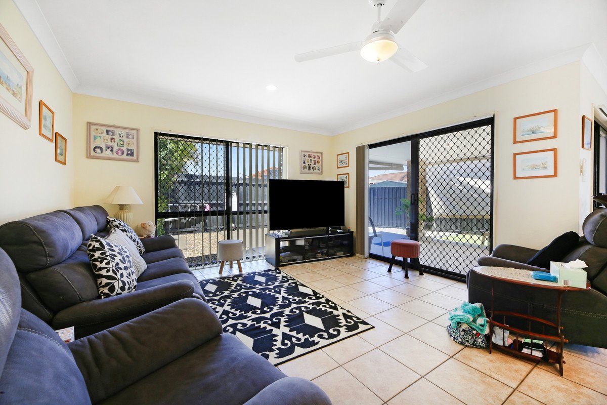 56 Coronet Crescent BURLEIGH WATERS 19