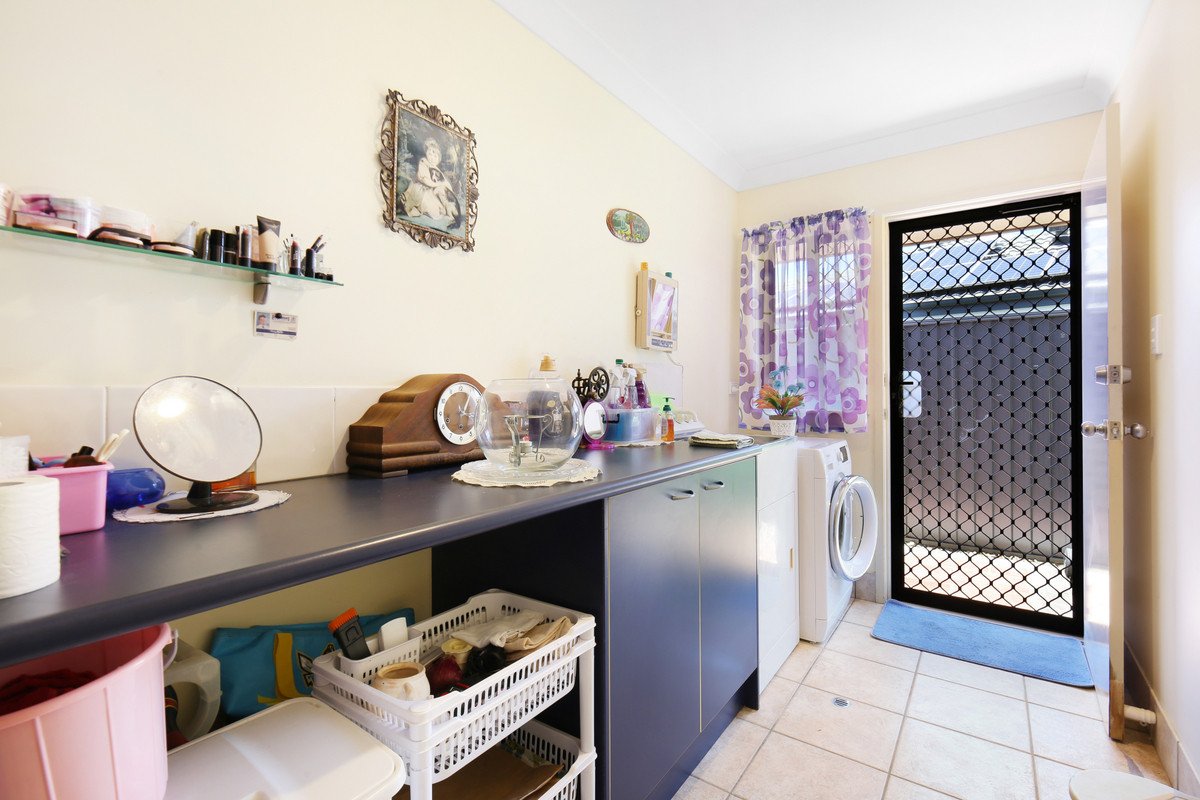 56 Coronet Crescent BURLEIGH WATERS 20