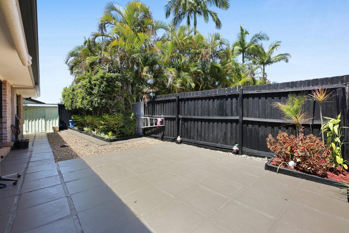 56 Coronet Crescent BURLEIGH WATERS 25