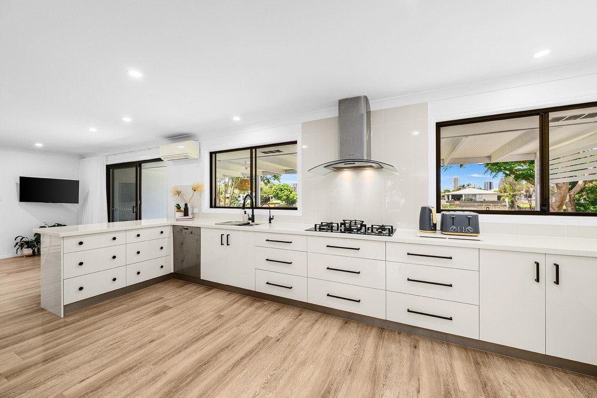 56 Dunlin Drive Burleigh Waters 8