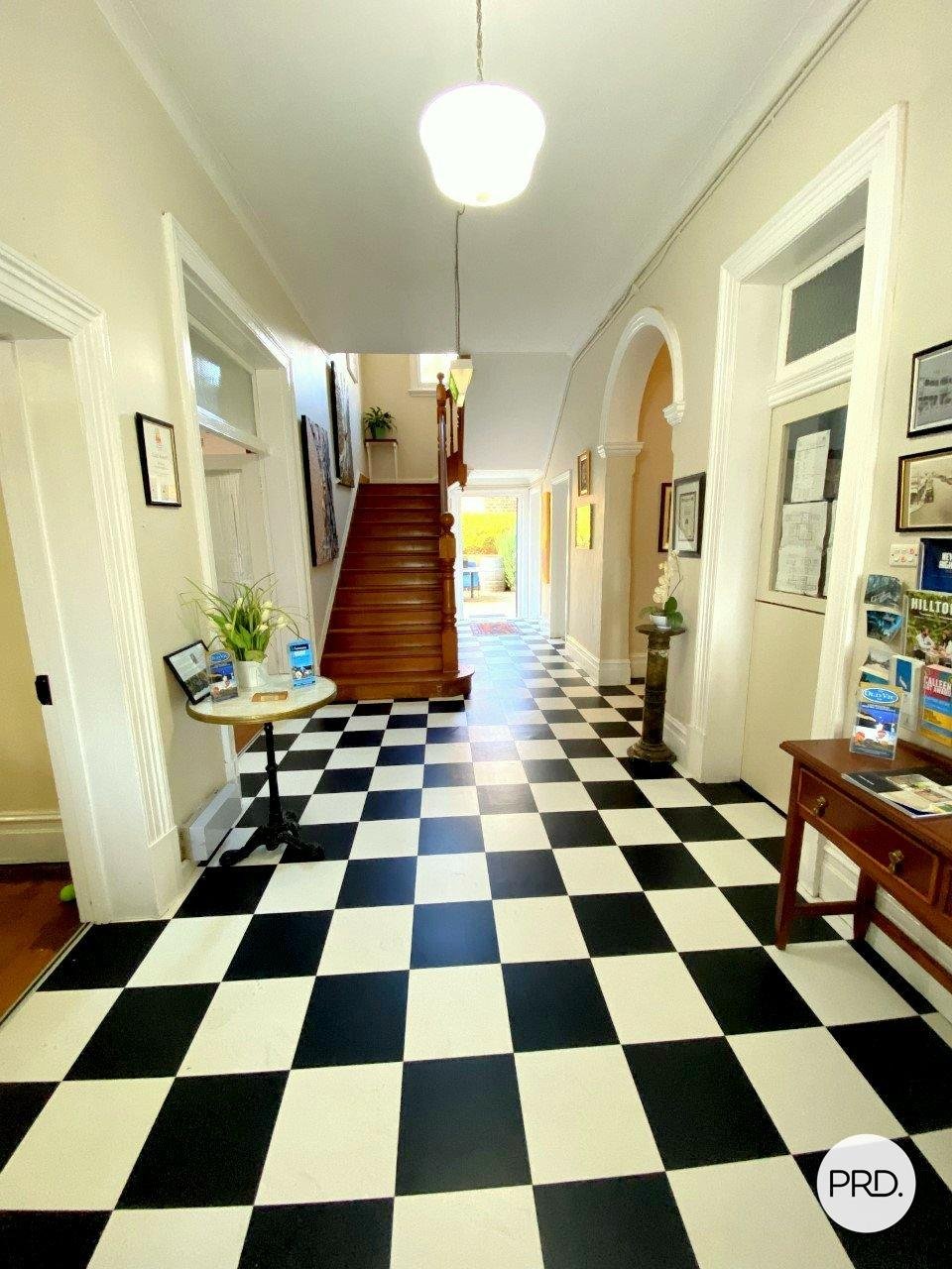 56 Gaskill Street "The Old Vic Inn"  CANOWINDRA 4