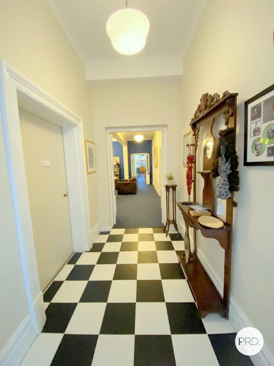 56 Gaskill Street "The Old Vic Inn"  CANOWINDRA 9