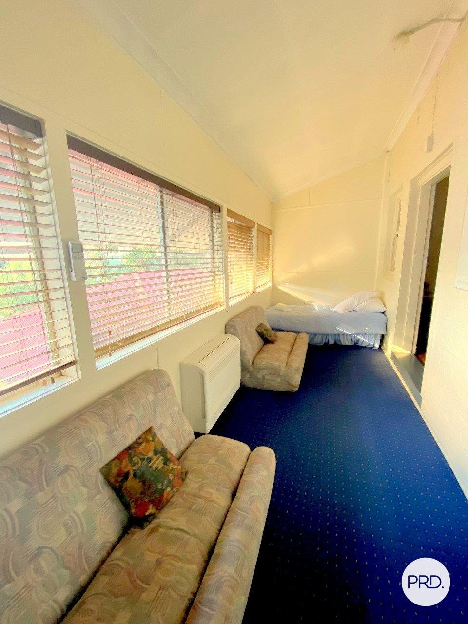 56 Gaskill Street "The Old Vic Inn"  CANOWINDRA 27