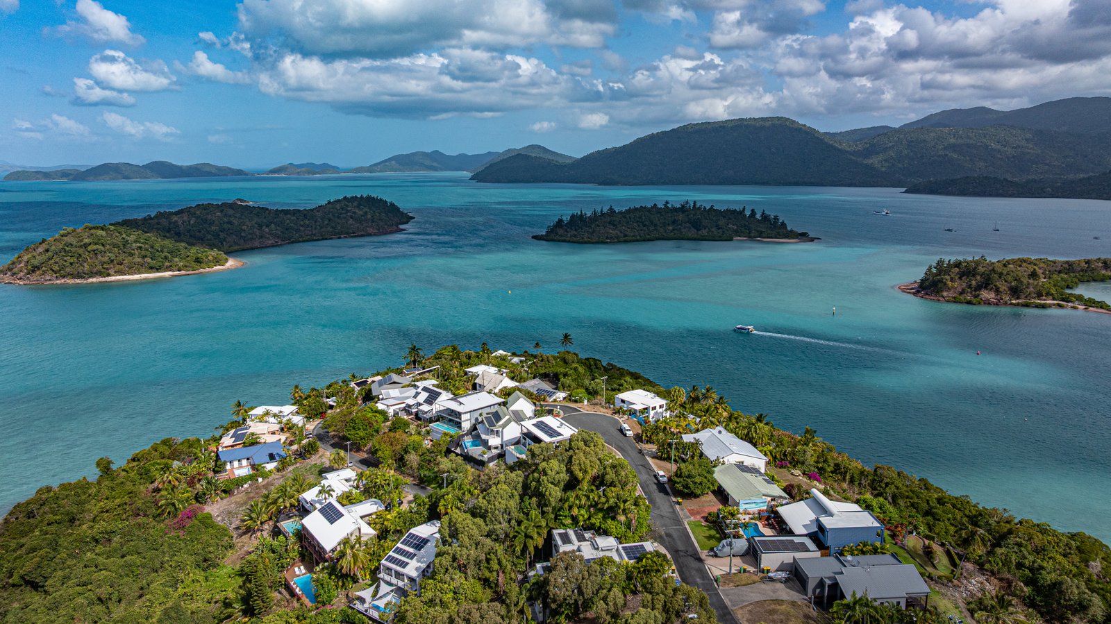 56 Harbour Avenue SHUTE HARBOUR 8