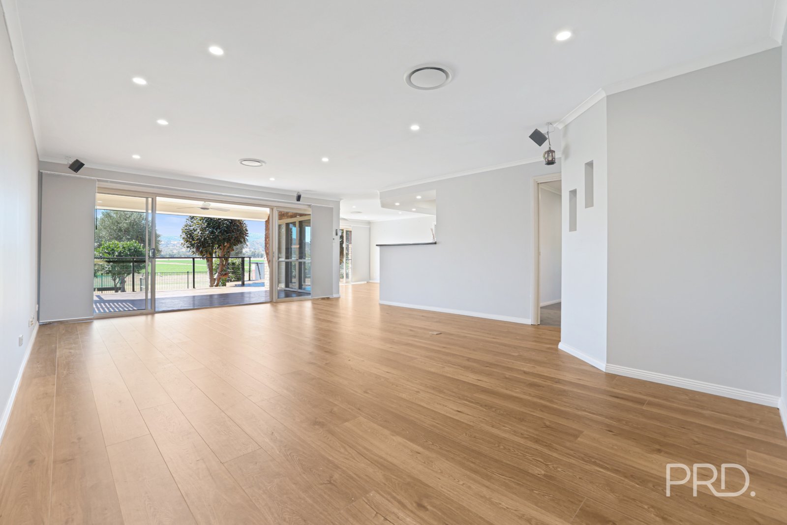 56 Harrier Parade TAMWORTH 9