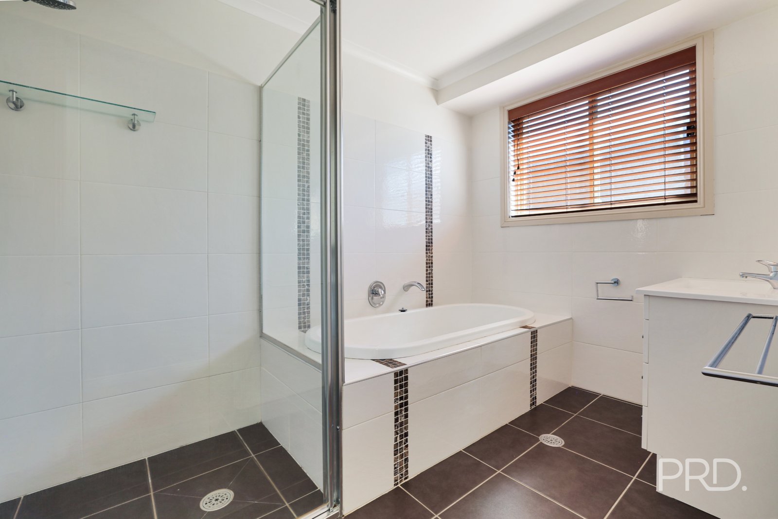 56 Harrier Parade TAMWORTH 21