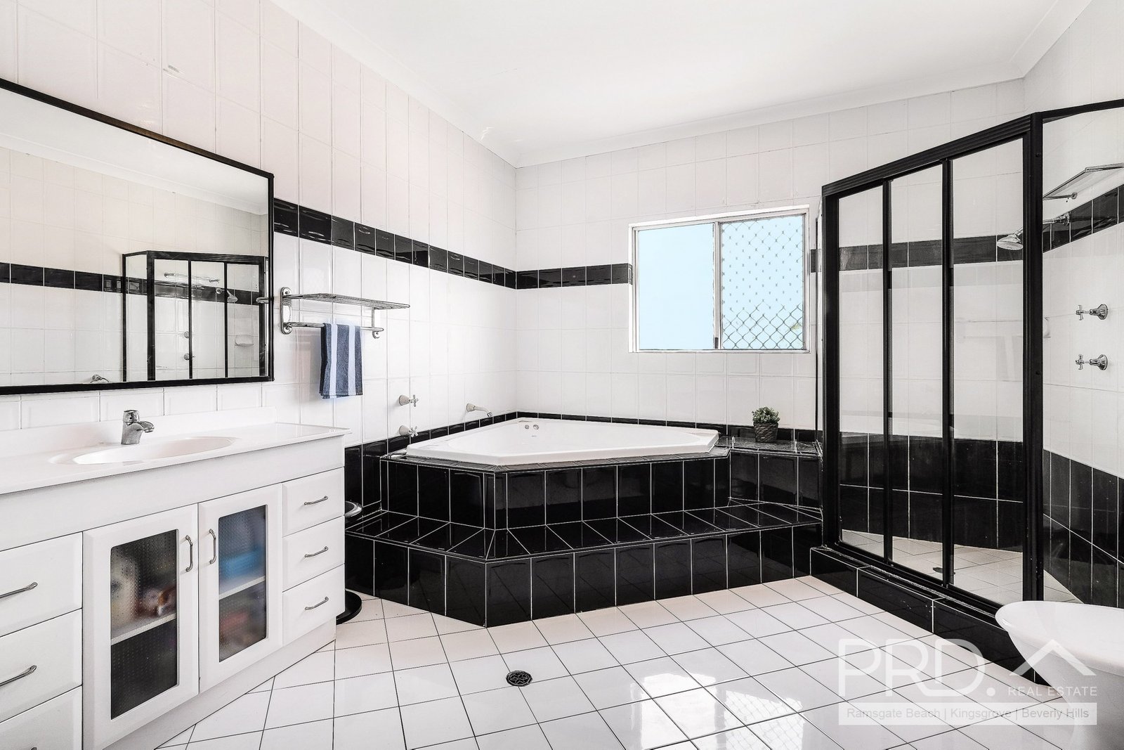 56 Hollywood Street MONTEREY 10