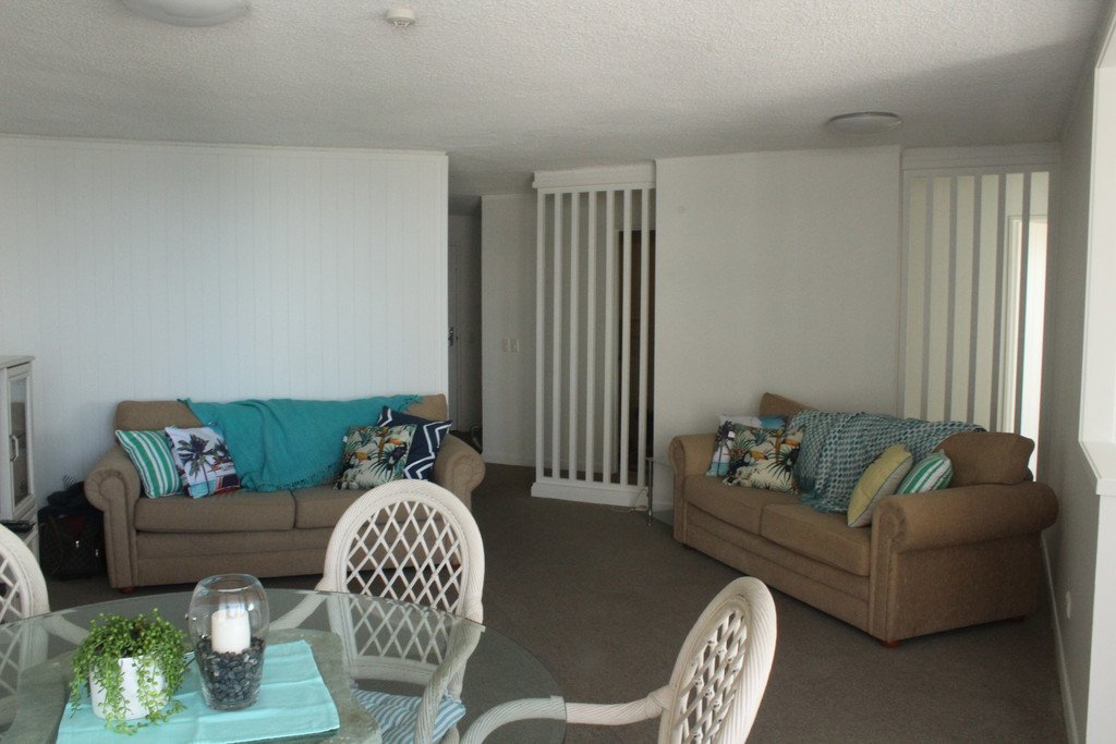 56 Horizons 1941 Gold Coast Hwy BURLEIGH HEADS 13
