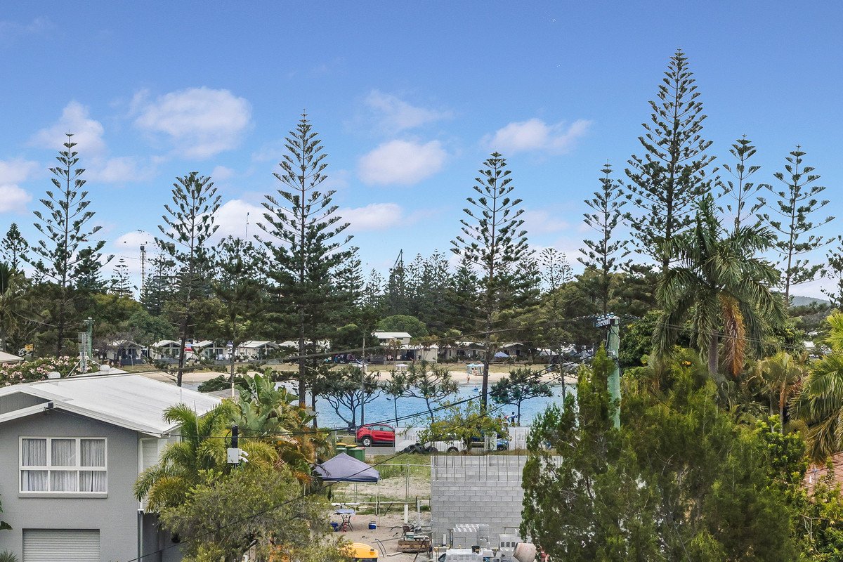 5/6 Ikkina Road Burleigh Heads 3