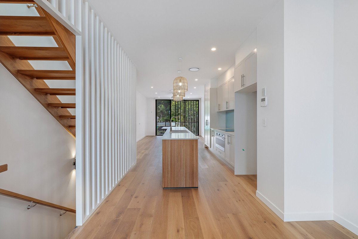 5/6 Ikkina Road Burleigh Heads 11