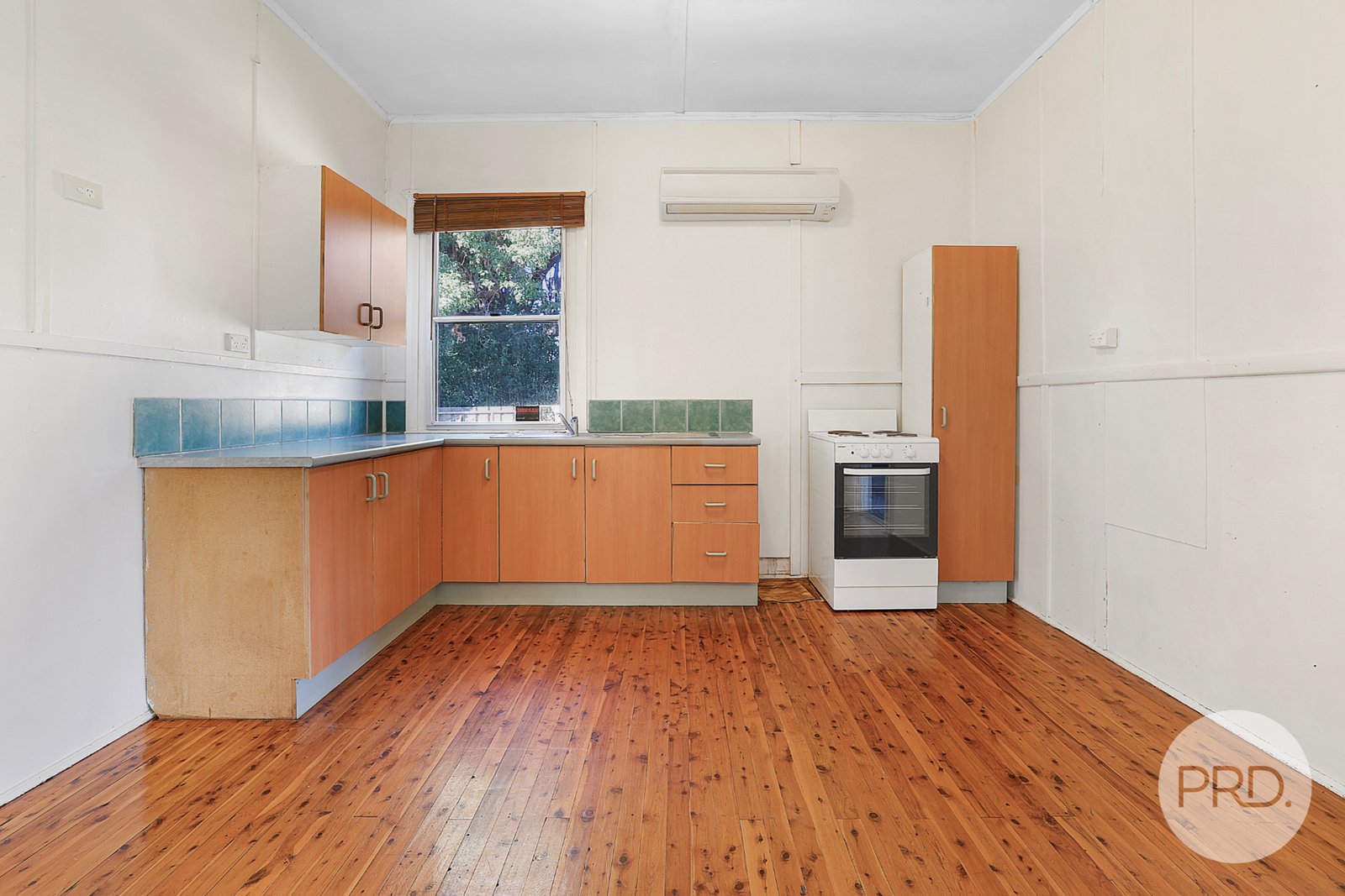 56 Kathleen Street TAMWORTH 8