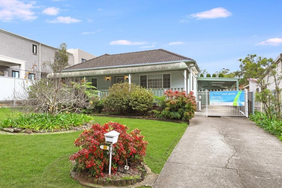 56 Lorraine Street PEAKHURST 1