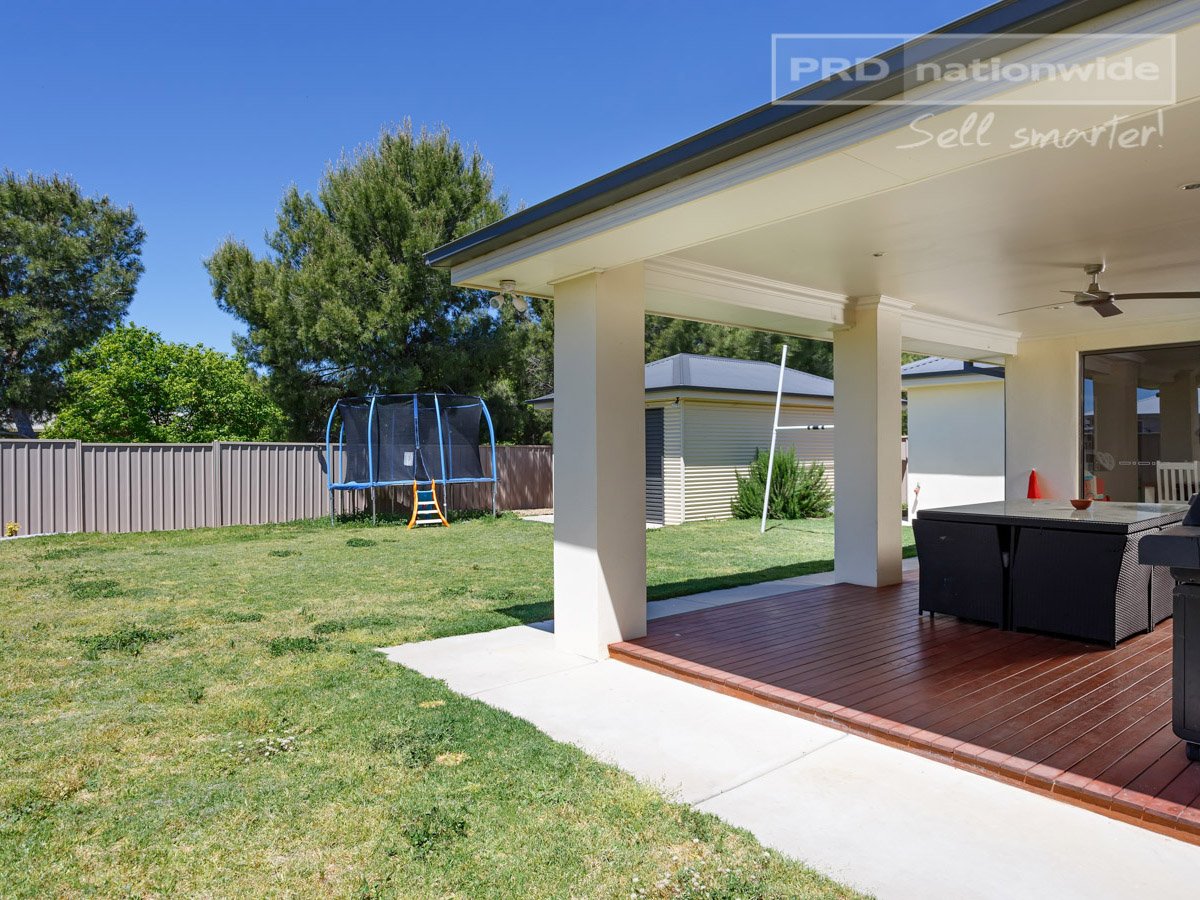 56 Messenger Avenue BOOROOMA 4