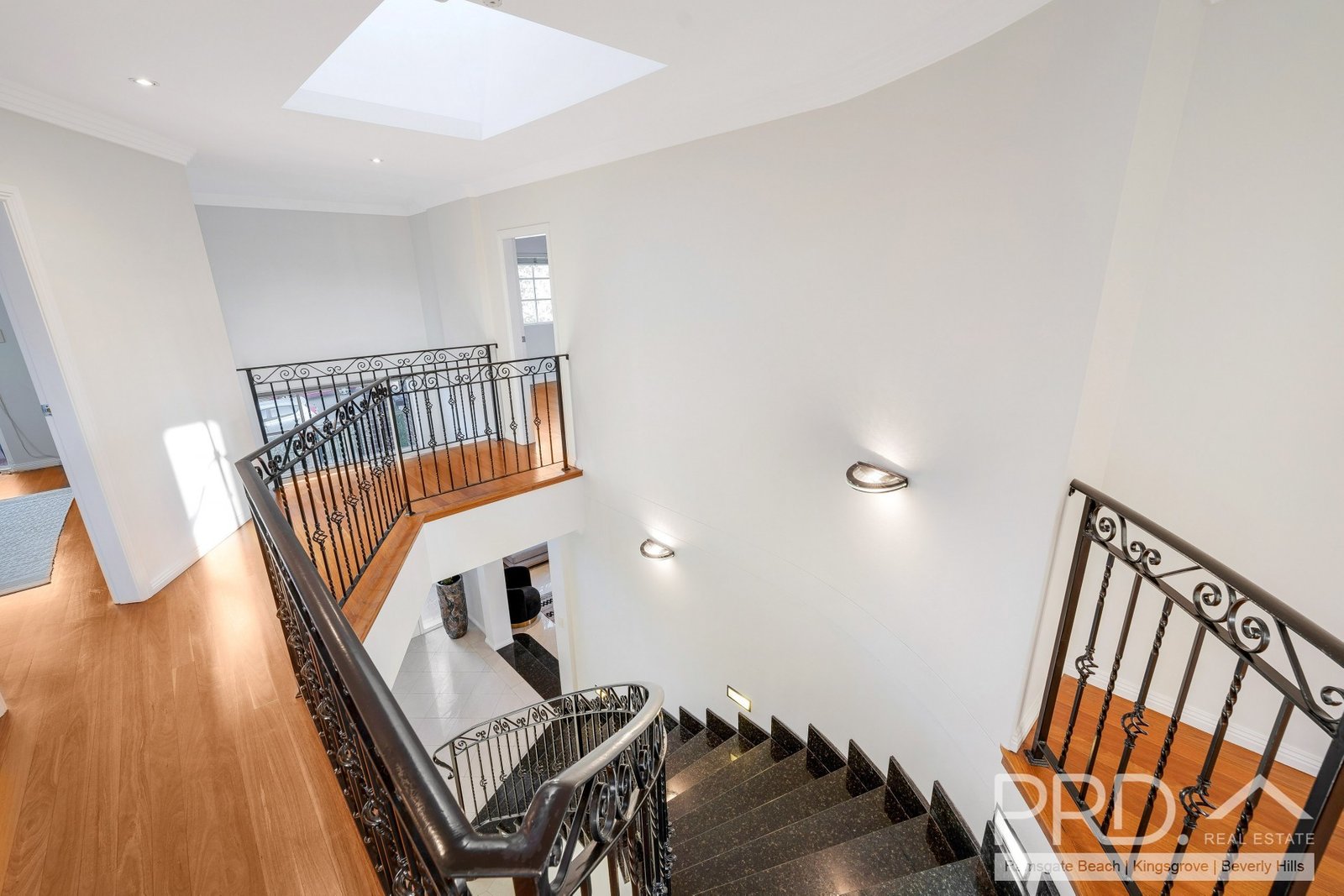 56 New England Drive KINGSGROVE 5