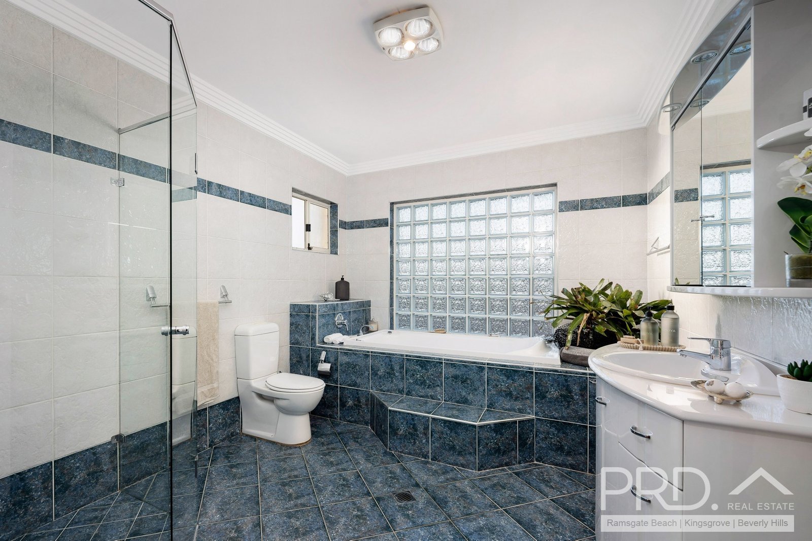 56 New England Drive KINGSGROVE 9