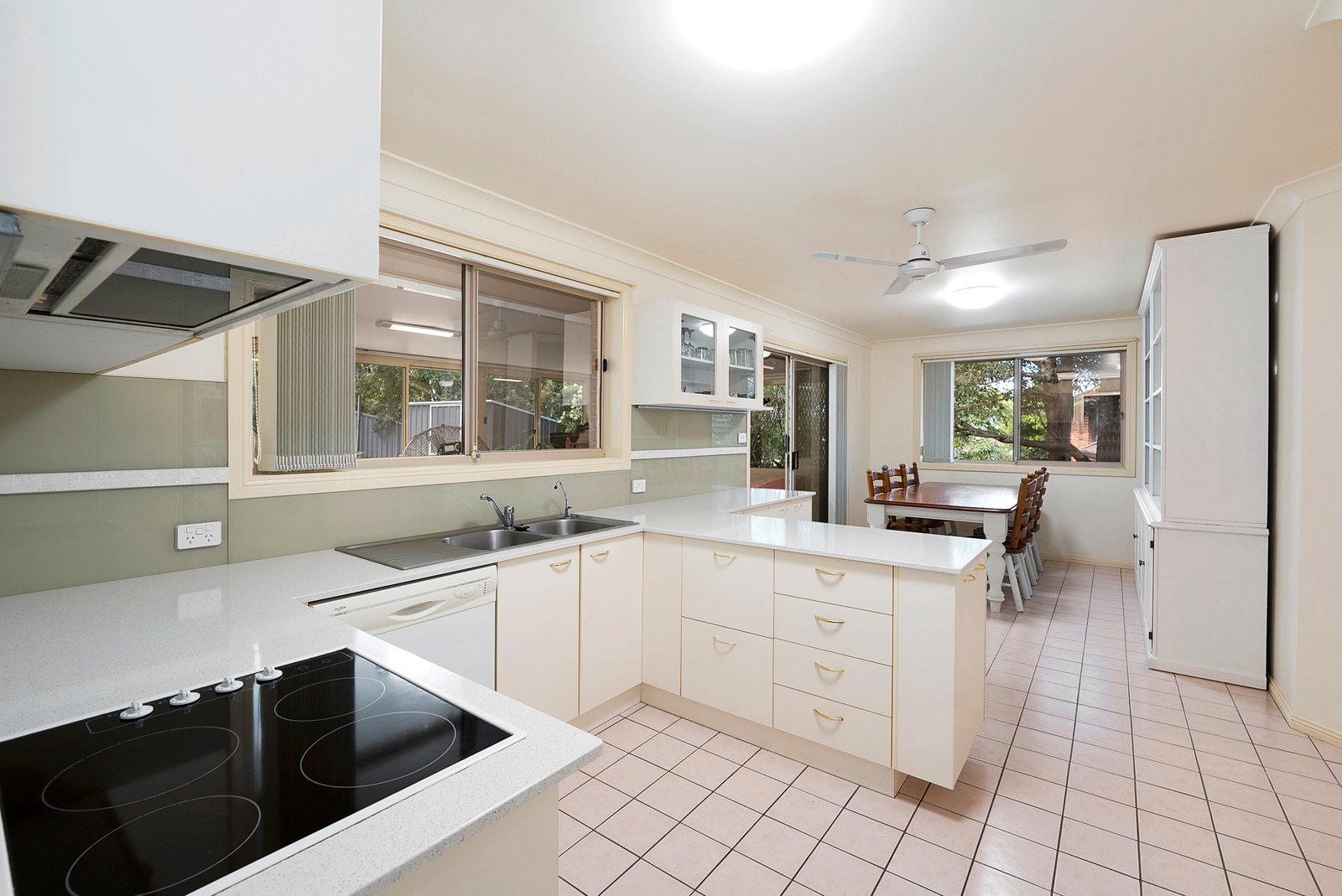 56 Scarborough Way DUNBOGAN 3